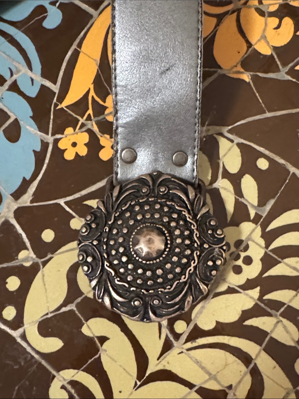 BRASS BUCKLE With Silver tone belt. Sz: XL